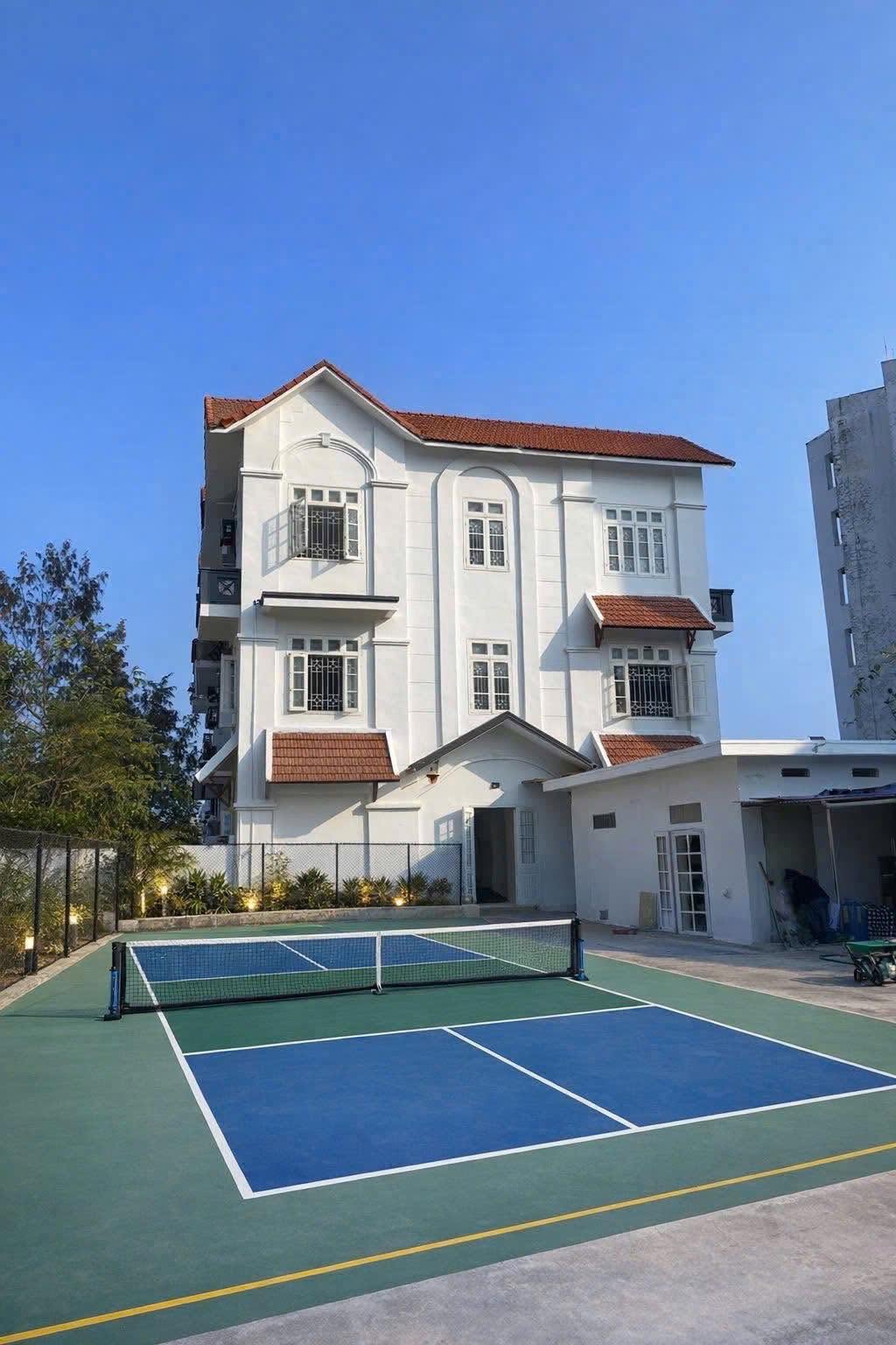 khách sạn Santory Thịnh Long khu pickleball